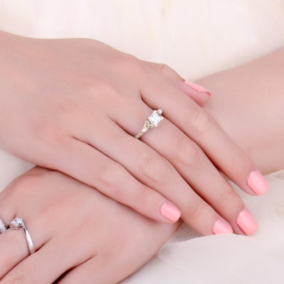 10k Love Trinity Celtic Knots Engagement Ring - Picture 6 of 8